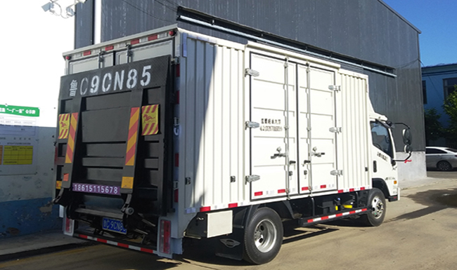 頂梁柱汽(qi)車升降尾闆(pan)優點分析