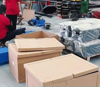 國立液壓壓，小(xiao)型液壓站紙箱包(bao)裝發貨。各地都能(néng)發貨