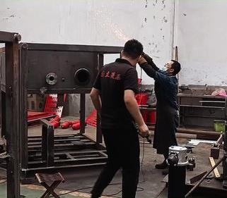 國(guó)立液壓(ya)，不斷提(ti)高技術(shù)，打造新(xin)産品。